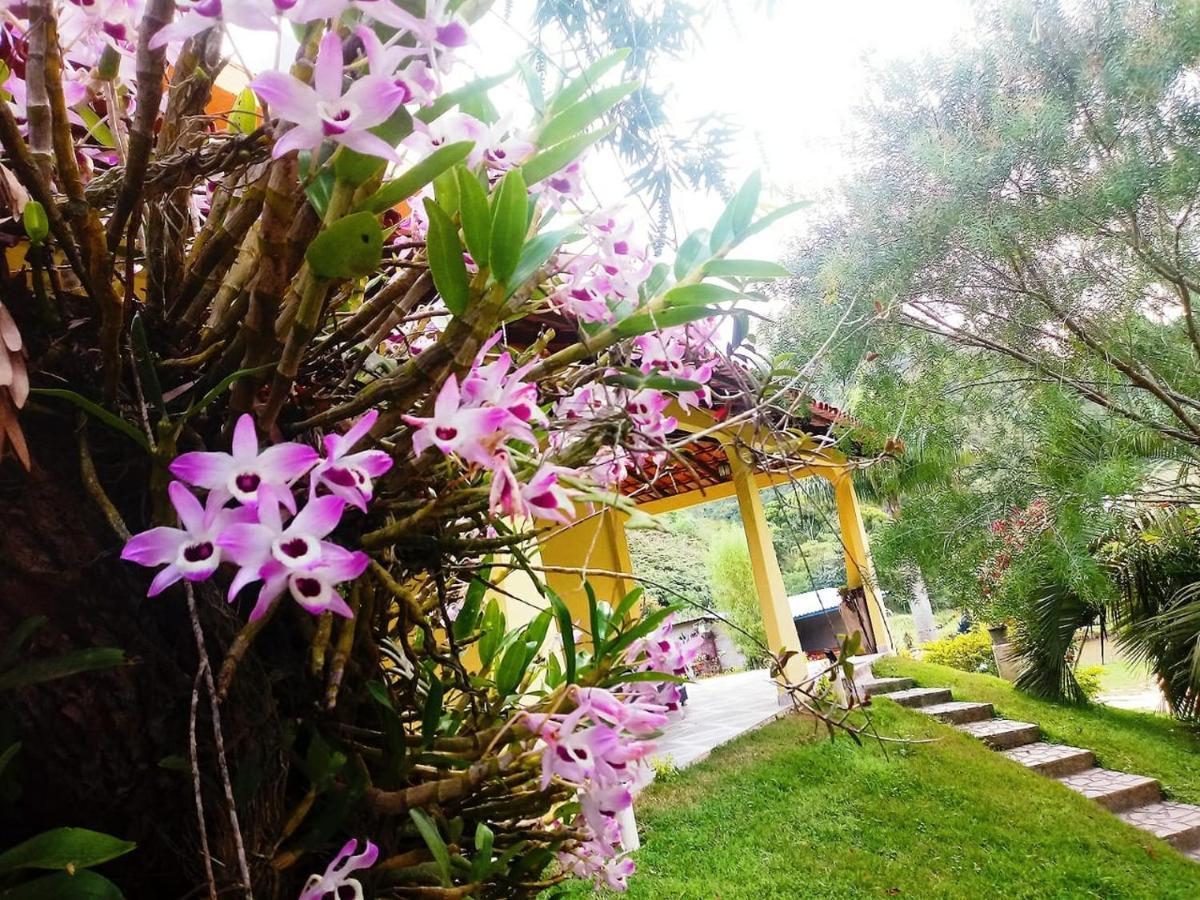 Casa Com Flores Pedra Azul  Zewnętrze zdjęcie